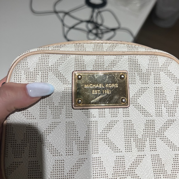 Michael Kors Crossbody Wallet Bag - Picture 3 of 6